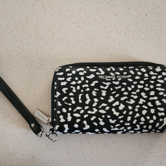 Michael Kors Black and White Animal Print Wallet/Wristlet - Picture 1 of 5